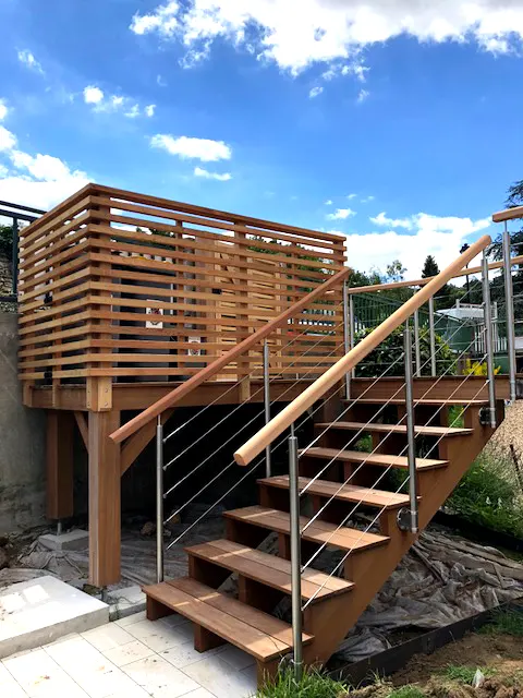 terrasse suspendue en bois