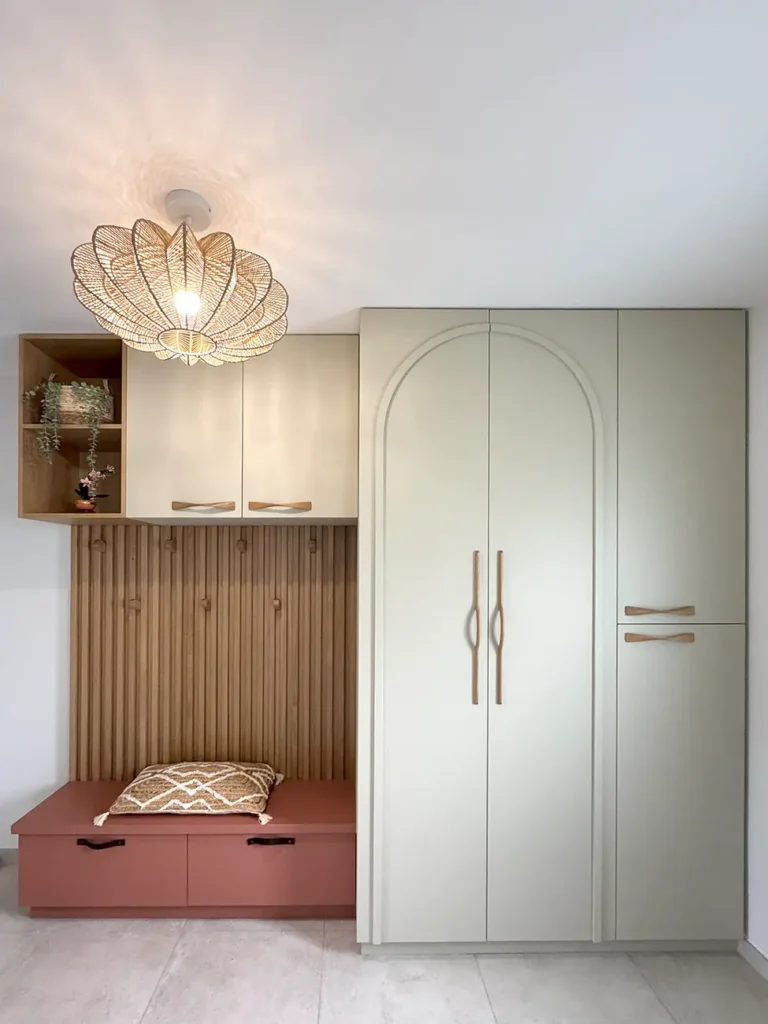 entrée après rénovation dans une maison 1960 à ecquevilly