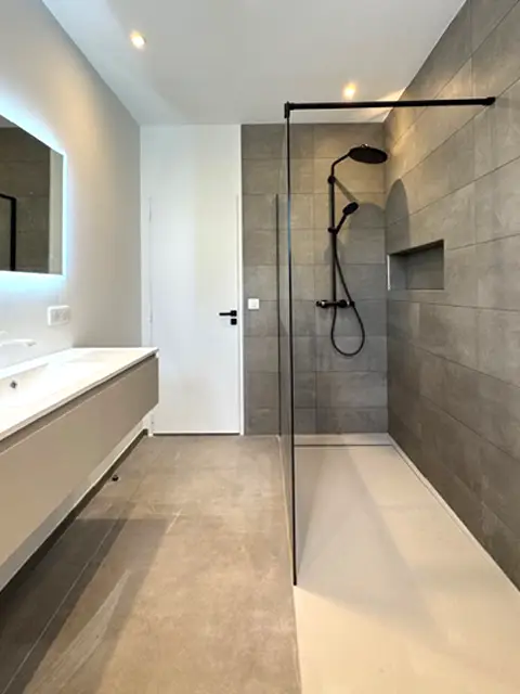 salle de douche après rénovation maison individuelle